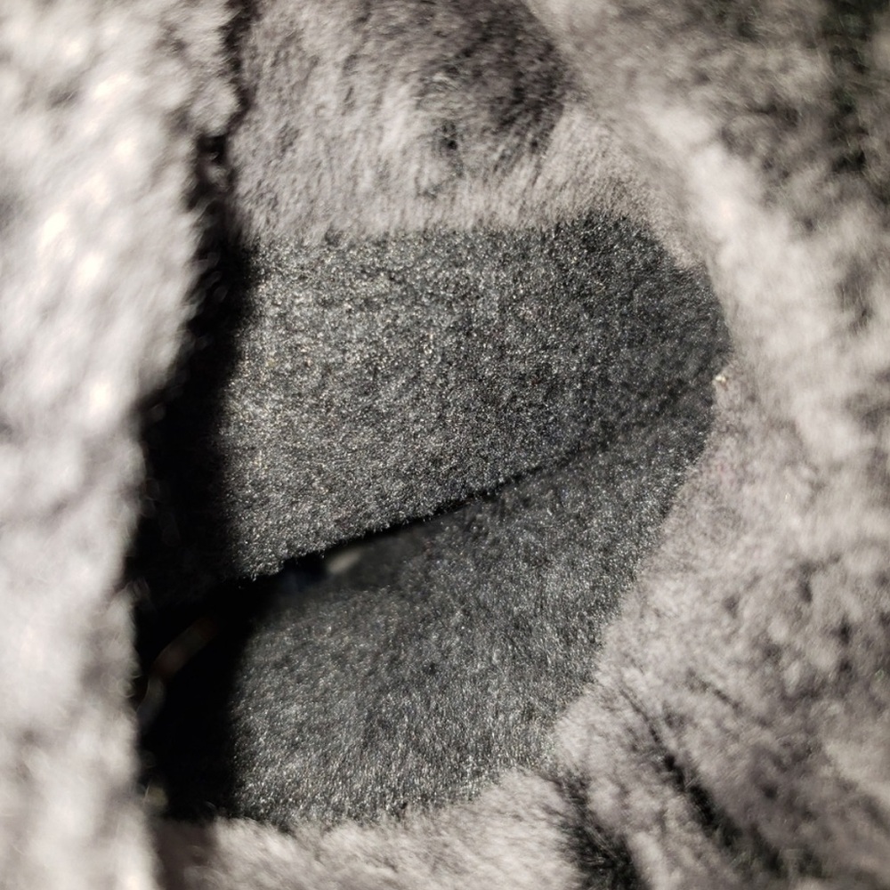 Ugg Lilyan Snow Boots - Picture 9 of 9